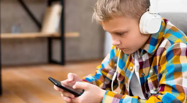 Dziecko uzależnione od telefonu? Skuteczne metody dla rodziców
